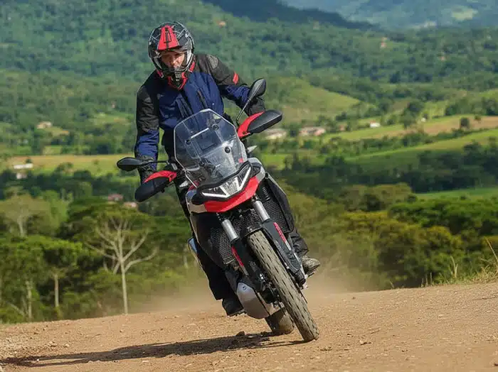 Por qué una ADV tiene más sentido que una deportiva al volver al motociclismo con Aprilia Tuareg