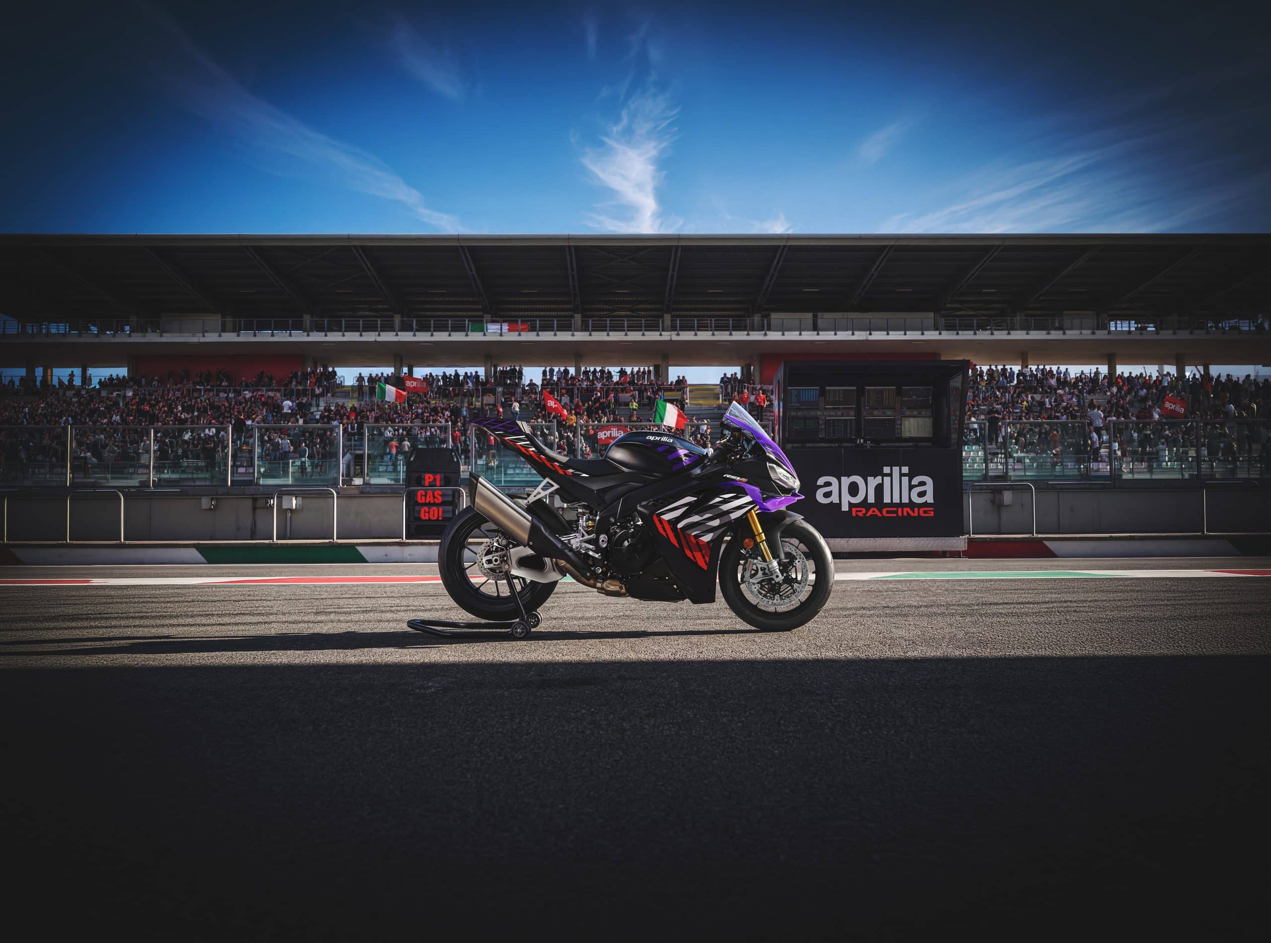Aprilia_RSV4Factory_my2026_static_3
