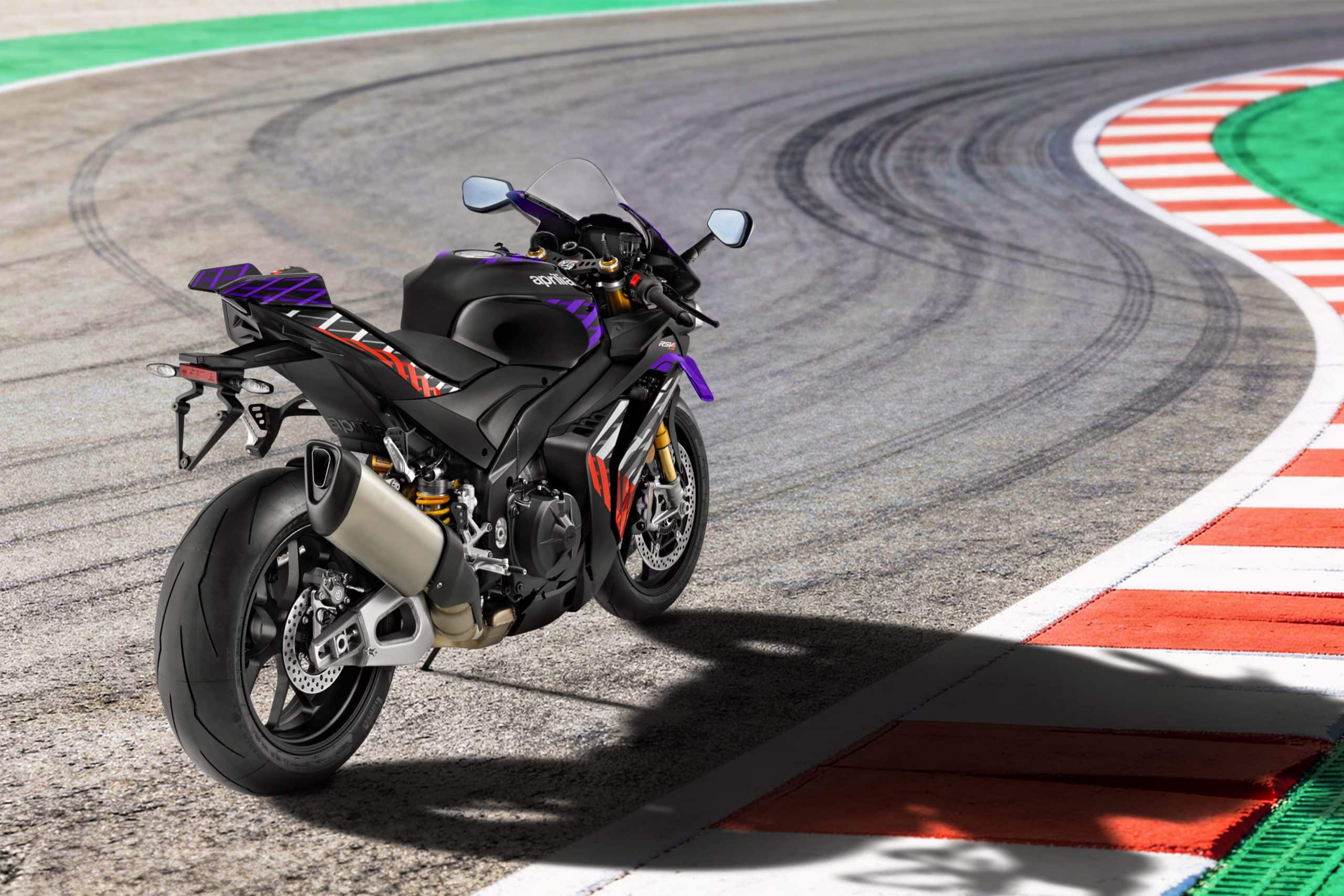 GAL-PREM-Aprilia-RSV4-Factory-D-3840x2560-B copia